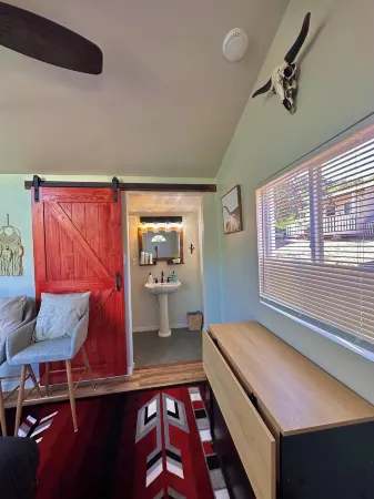 Cozy and Quiet Tiny House Cottage with Skylight 2 Minutes from Main Street