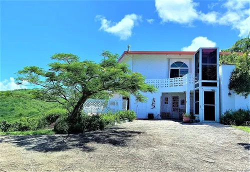 Sunshine & Happiness! 2 BR Home, pool & ocean view Hotels in Northcentral