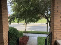 Cozy 2 bedroom home in North Corktown with a yoga zen space