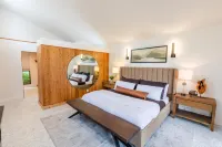 Stunning Mid-Century Inspired Lake House, Private Pool, Jet-ski & Boat Dock!