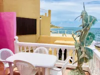 The Waves; Oceanfront 2 Bedroom. Gorgeous Sunrises. Relax With The Wave Rythyms