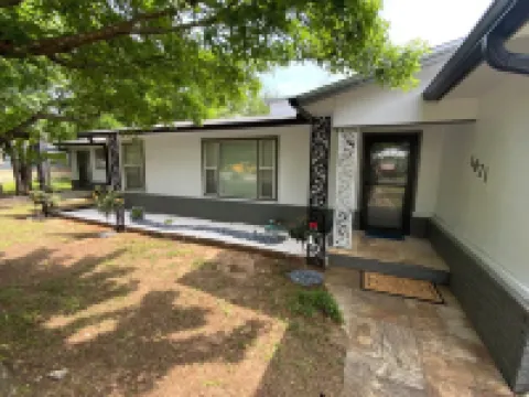 The Biggest Short-Term Rental Close to Tarleton University! 2 King Beds!