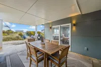NEW! 1 minute to beach-Ocean Views-Hot Tub-Waffles for Breakfast