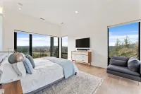 Wander Sonoma Vineyards w/ Pool, Workstations & Hot Tub – 4 Bedrooms, Sleeps 8