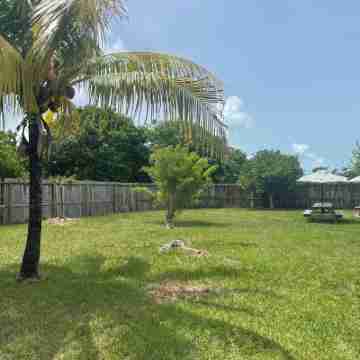 Newly renovated home with Kayaks + Pool Hotel Exterior