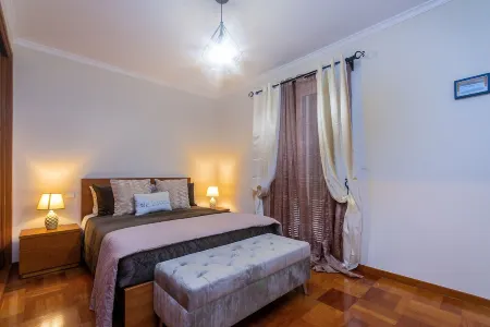 Guests at the Apartment Will be Able to Enjoy Such as Diving, Fishing and Hiking Отели в г. Камара-ди-Лобуш