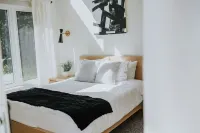 Scandinavian Cozy Cabin in the Woods