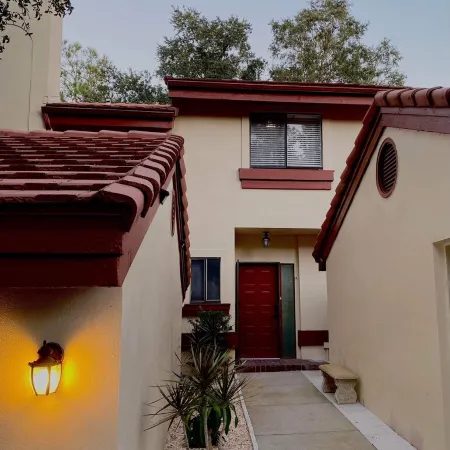 Newly remodeled modern townhouse -15 minutes from Honeymoon Island.