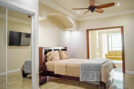 Gorgeous Ocean Front Condo -Rosarito Beach -VIEWS! Отели рядом с достопримечательностью «Baja Gallery»