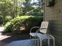 Bright & airy 4BR contemporary in Little Neck Bay, New Seabury. 1mi to beach. Hotels in Mashpee