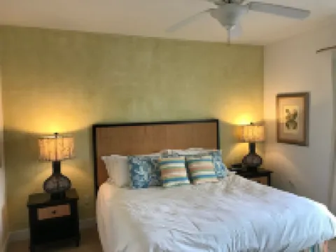 Ocean View , steps from the private beach 2 Bedroom Condo  Up to 6 guests