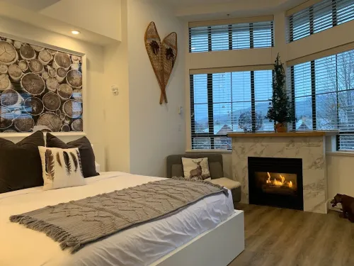 Luxury King  Suite in Village North- The Nest