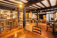 The Hawk & Buckle Inn Hotel di Llannefydd