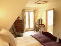 Victorian Old Coach House With Superking Master Bedroom suite and Tennis Court.