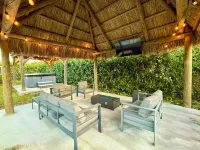 5 bed Beach House on Lake with Hot Tub & Tiki Cabana! Boynton Inlet附近的飯店