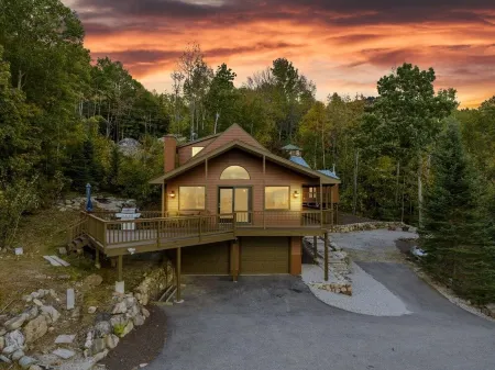 The Sommet - Magical Main Home and Guest Cottage