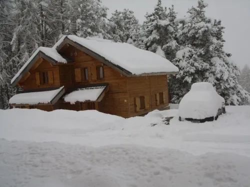 QUALITY CHALET WITH SWIMMING POOL SOUTHERN ALPS AND THALASSOTHERAPY NEARBY