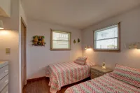 Semi-Oceanfront Beach Cottage I. Access across street to shops and restaurants