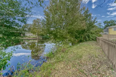 Eclectic Oasis | Pool + Air Hockey | Lake View