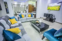 Luxurious 3-Bedroom Condo near Airport & HOMS