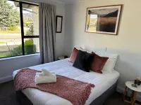 Family Home close to town. wifi-linen included Hotels in Alexandra