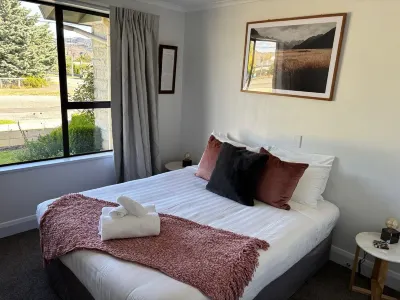 Family Home close to town. wifi-linen included
