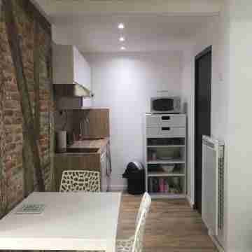 Charmant Studio Refait à Neuf, au Pied du Métro et du Tramway Others