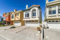 STUNNING! Ocean Views!! Lux Remodeled Modern Beach House. +PELETON . Hotels near Silver Strand