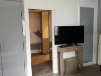 1 Bedroom Apartment in Fresnes Hoteles en Fresnes