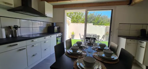 Le Cocon des Bois Hotels in Martigues