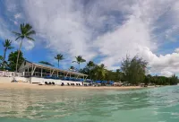 ATTRACTIVE self contained apartment in a 2 storey villa Spacious & well equipped Hotels in Mullins