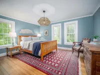 Gifford House: 4BR, Secluded Lake House on 1.5 Acres with Private Dock Hotels in Lakewood