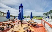 3BR 3BA Condo - Steps away from Beach, Pool and Dining!