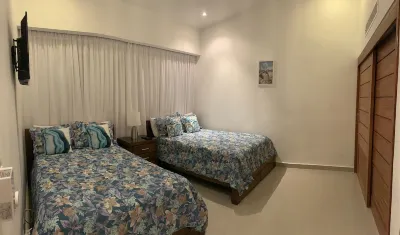 Spacious apartment w/private rooftop and private cool water jacuzzi Các khách sạn ở 