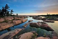 Luxury Georgian Bay gem, heated pool! Hot tub, close to trails & lake Hotels in Midland