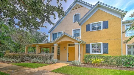 Pristine two bedroom  garden apartment, gourmet kitchen and wireless internet. Отели в г. Martin County