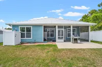 Coastal Escape: 3Br + Pet-Friendly + Golf Cart!