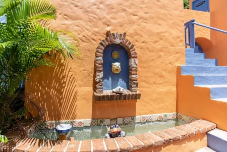 Limeberry House, easy walking to Longbay & Smugglers Cove, beaches