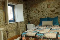 Rustic and cozy house in the village of Sabugueiro - Serra da Estrela Hotels in 