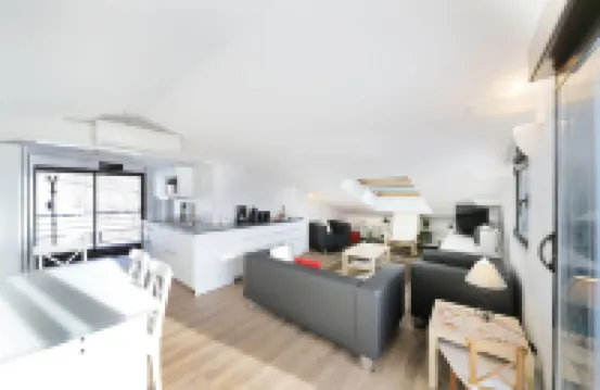 New apartment, superb lake and mountain views.