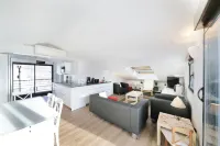 New apartment, superb lake and mountain views.