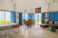 Rum& Little Barron Villa: Your North Side Haven-Beach, Ocean, Garden Views!