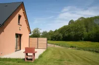 Fully equipped cottage in Mont-Saint-Michel Bay - bucolic setting with games Các khách sạn gần Basilique Saint-Gervais d'Avranches
