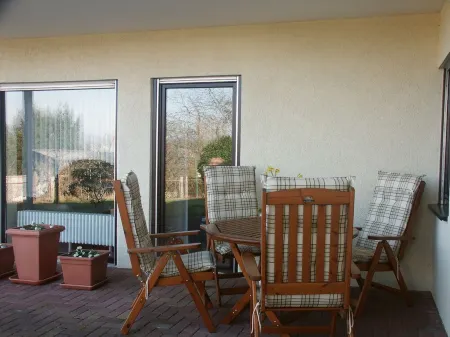 Disabled-friendly apartment with garden, terrace, e-car charging facility Отели в г. Мерциг-Вадерн