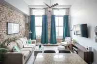 Historic loft in the shopping center of downtown Savannah