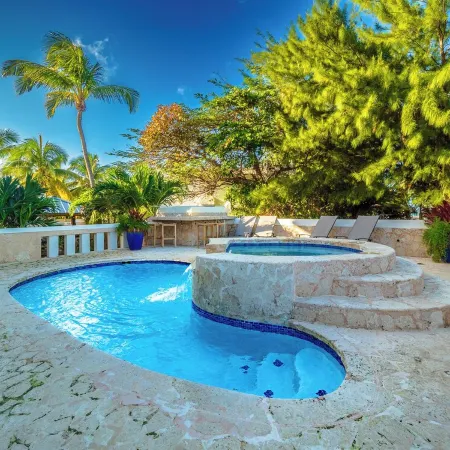 Oceanfront 8-bedroom Villa with Pool, Fully Fenced for Privacy, Incredible Views