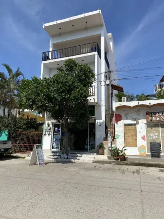 Sirena Suites Apartamento encantador de 2 dormitorios a una cuadra de la playa!! Отели в г. Саюлита