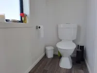 Comfortable studio with stunning mountain & ocean views – Your perfect getaway! Hotels in Raglan