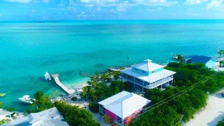 Out Island Lux private beach/dock, sleeps up to 14 with cottage for an extra fee