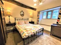 Pitchers is a Grade 11 Cotswold Stone House in the centre of Chipping Campden.